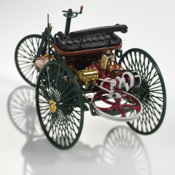 Колекційна масштабна модель патентного автомобіля Mercedes Benz Motorwagen, B66041415