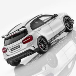 Коллекционная модель Mercedes-Benz GLA X156, Edition 1, масштаб 1:43, цвет серебряный иридиум